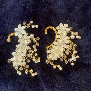 White flower accessories